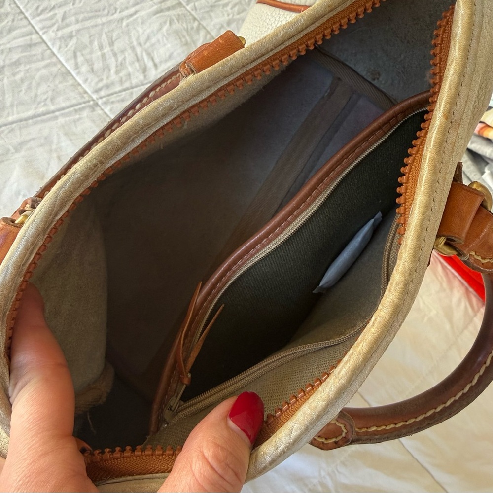 Dooney and Bourke Elegant Cream and Brown Leather Handbag - Picture 6 of 6